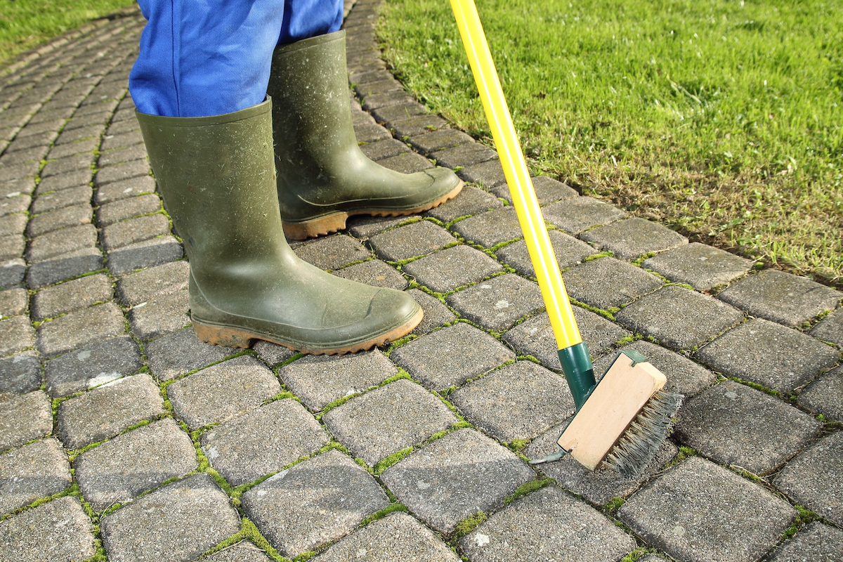 Sweep the patio, part of what needs to be cleaned when moving out
